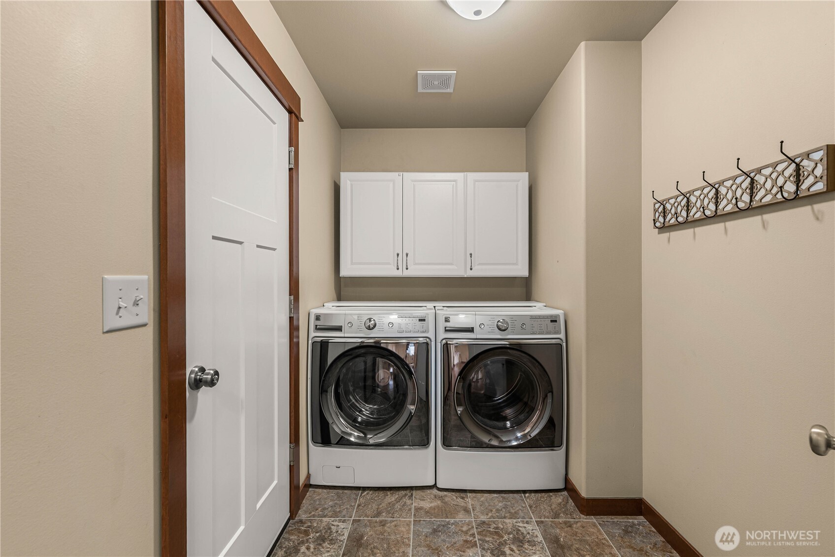 1719 Brambling Brae Property Photo 18