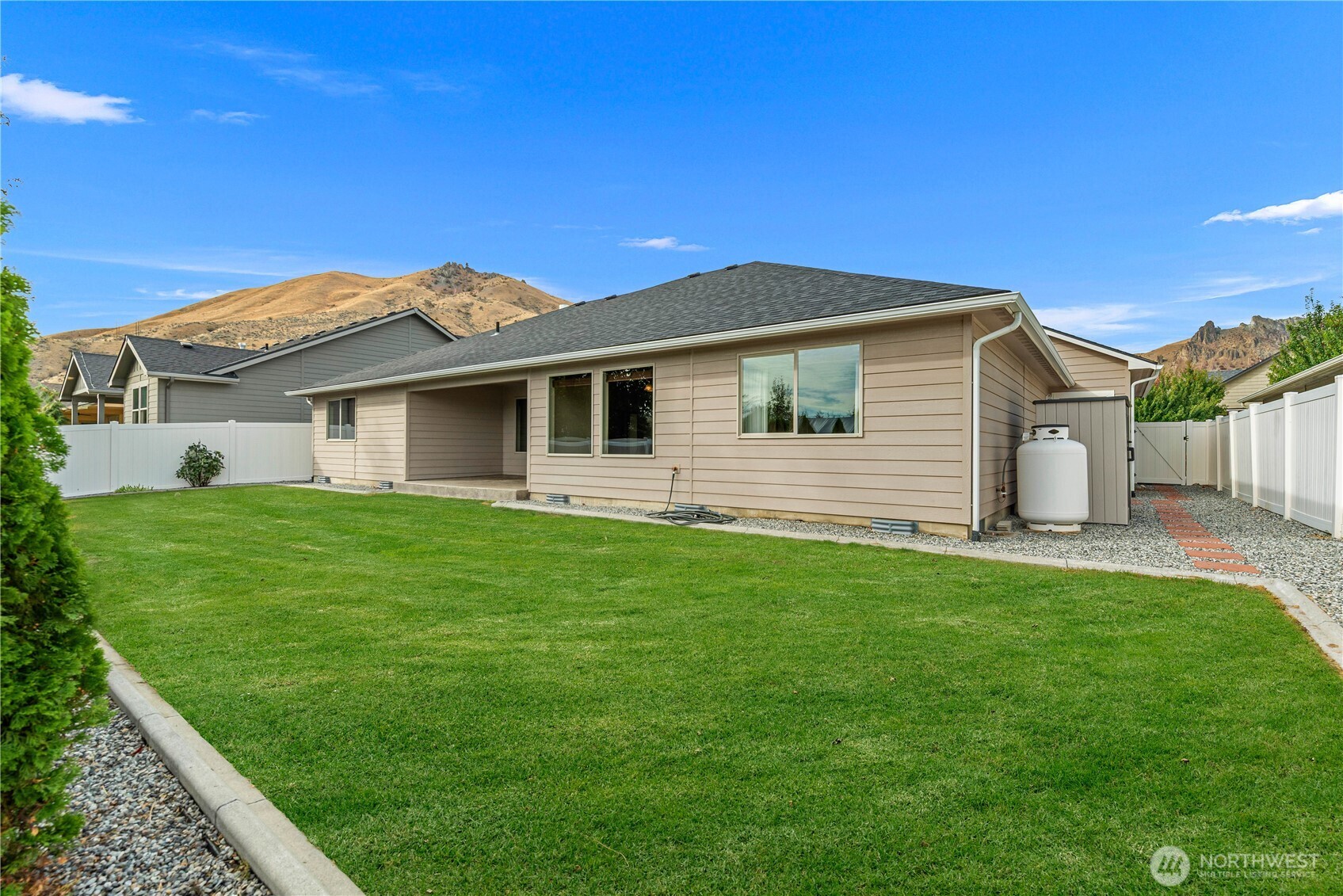 1719 Brambling Brae Property Photo 23