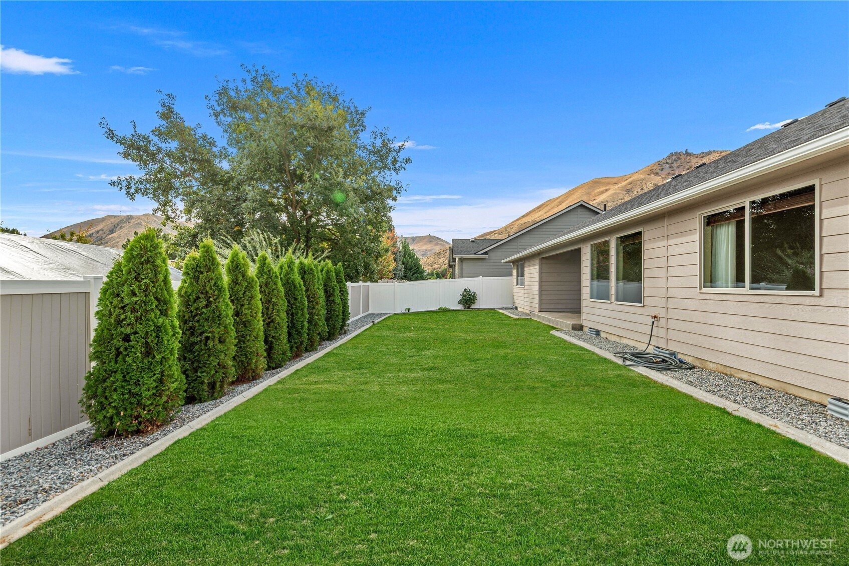 1719 Brambling Brae Property Photo 24