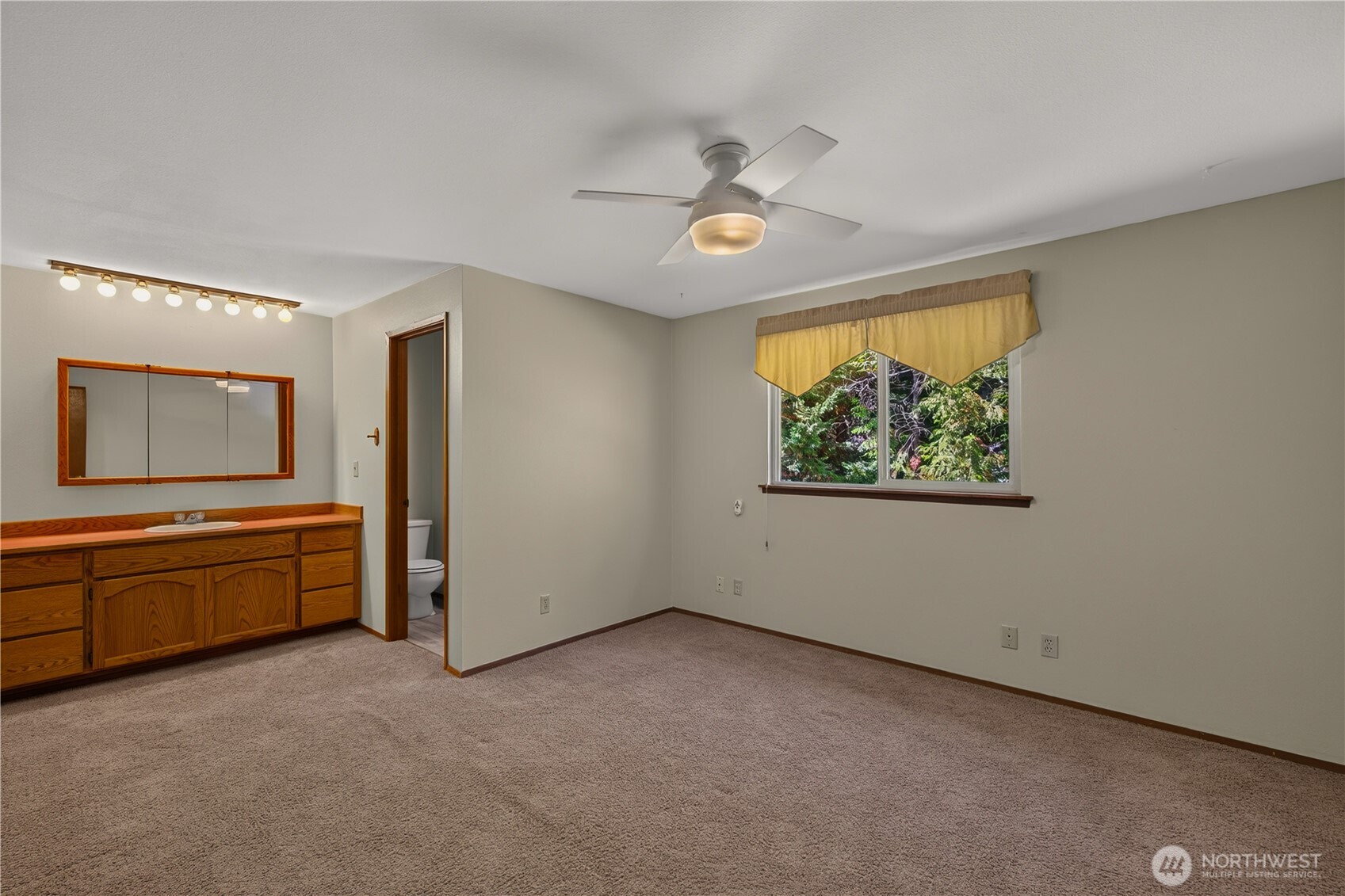 527 Olallie Way Property Photo 19