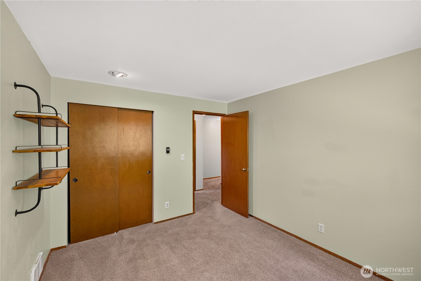 527 Olallie Way Property Photo 21