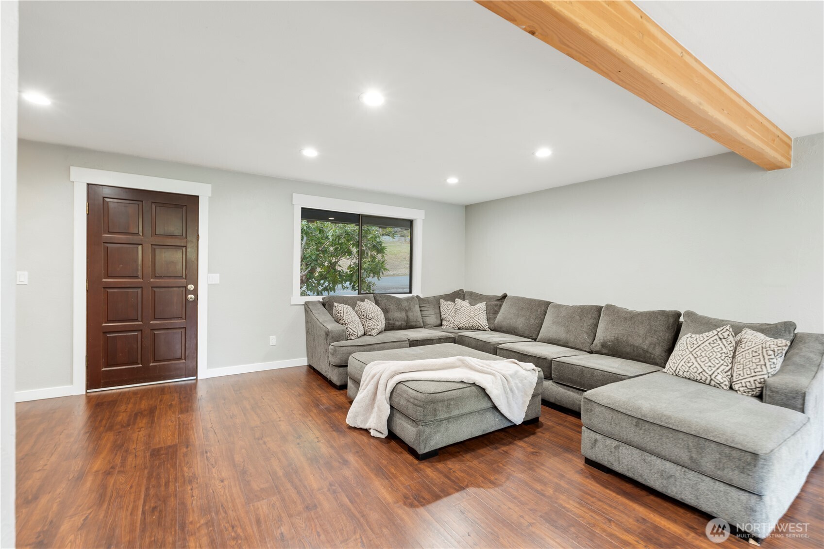 168 Chilvers Road E & F Property Photo 4