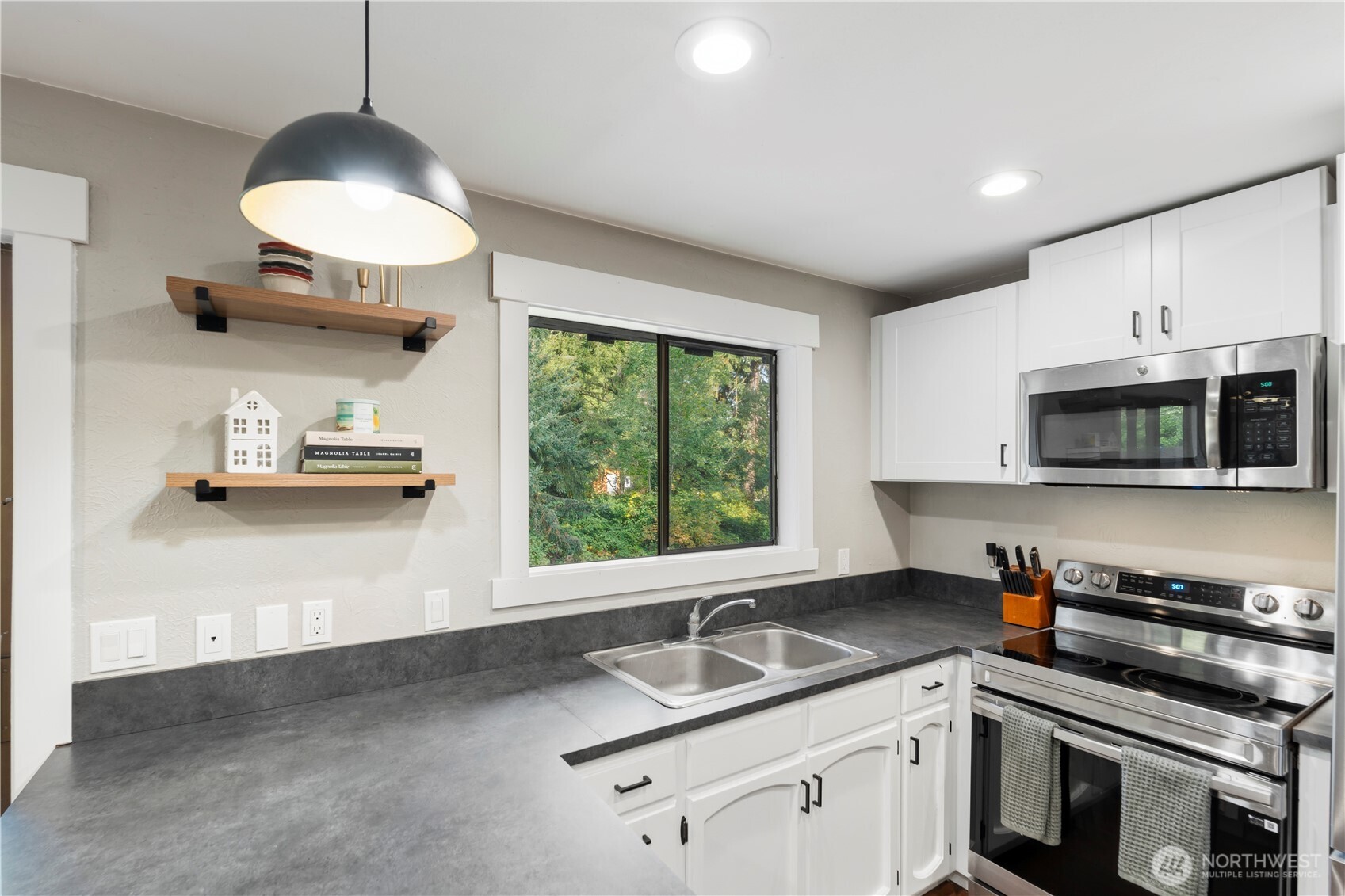 168 Chilvers Road E & F Property Photo 12