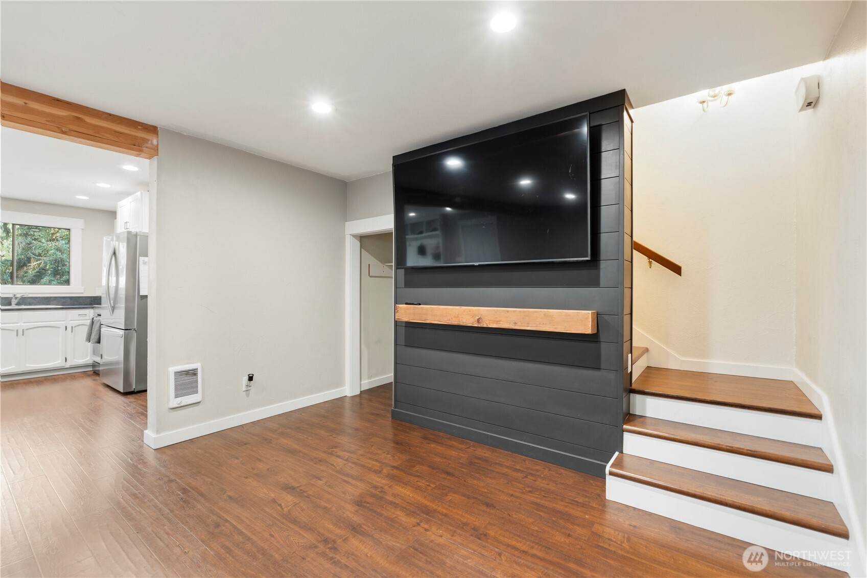 168 Chilvers Road E & F Property Photo 15