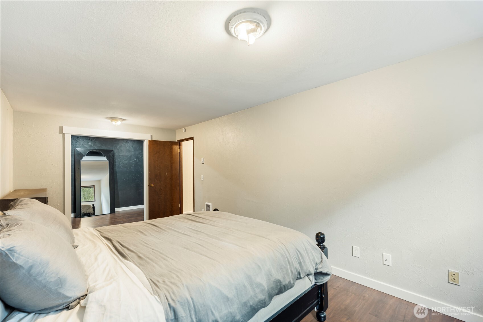 168 Chilvers Road E & F Property Photo 17