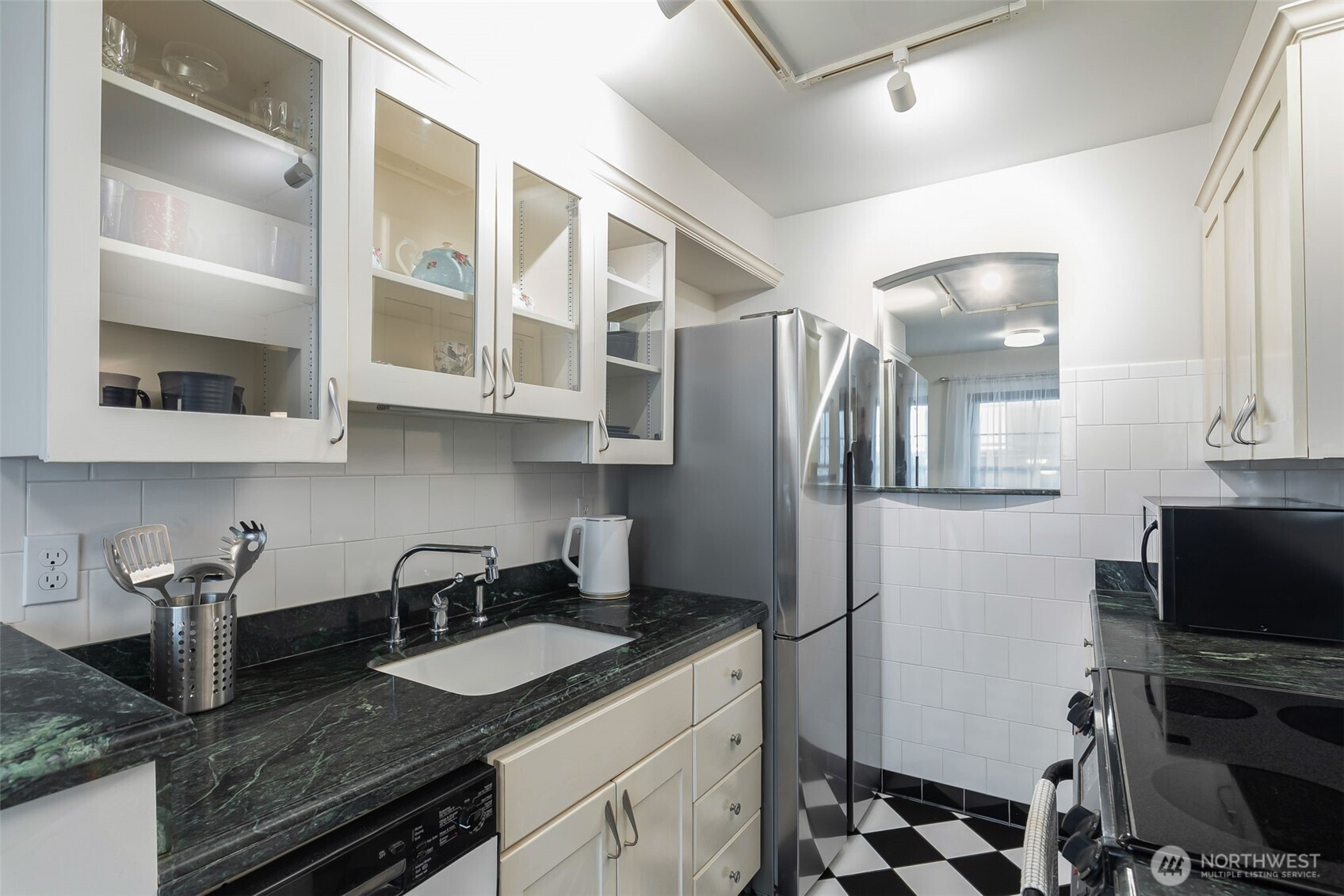 408 Bellevue Avenue 201 Property Photo 15