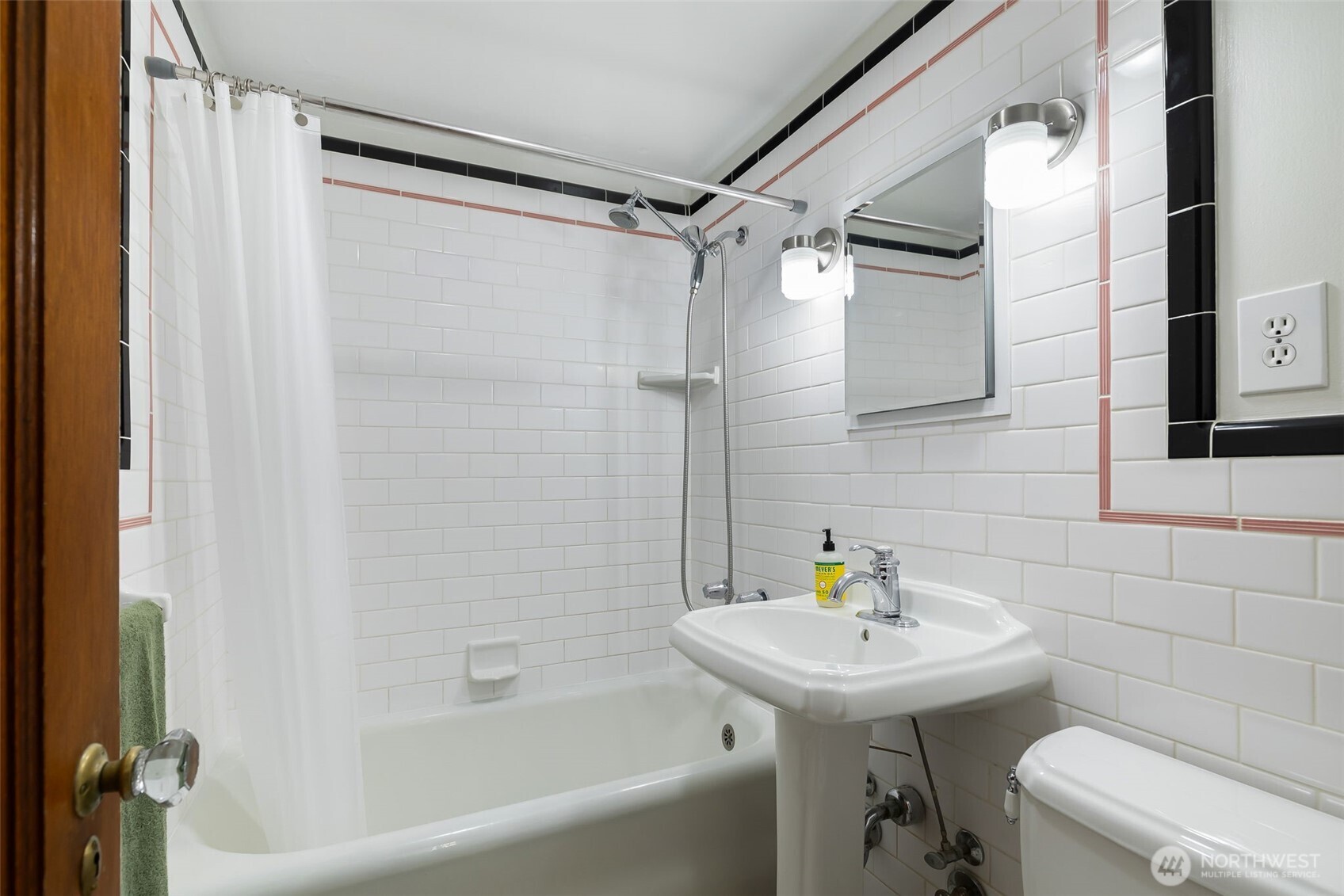 408 Bellevue Avenue 201 Property Photo 23