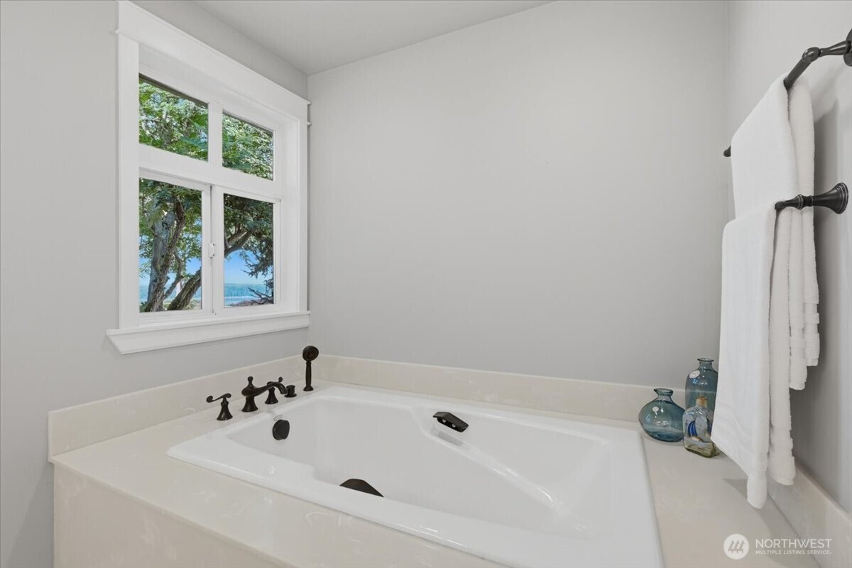 13002 Marine Drive Property Photo 18
