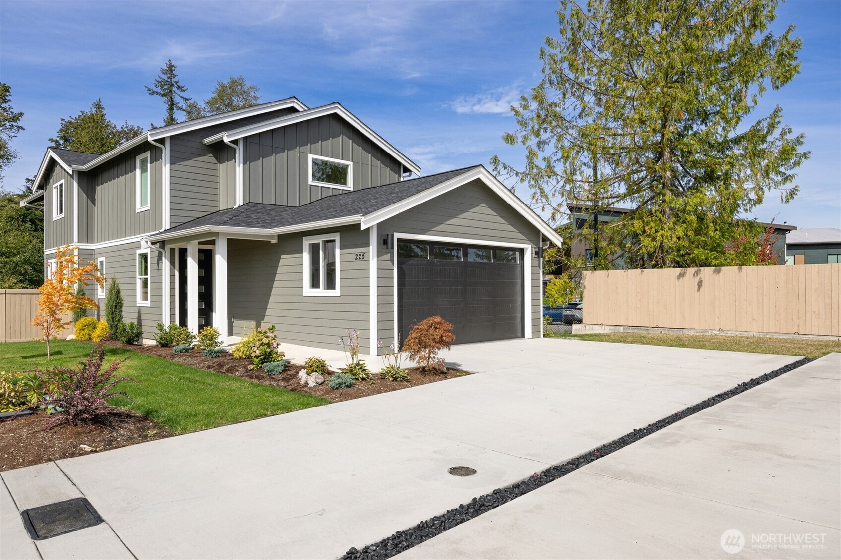 225 N 54th Place Property Photo 1