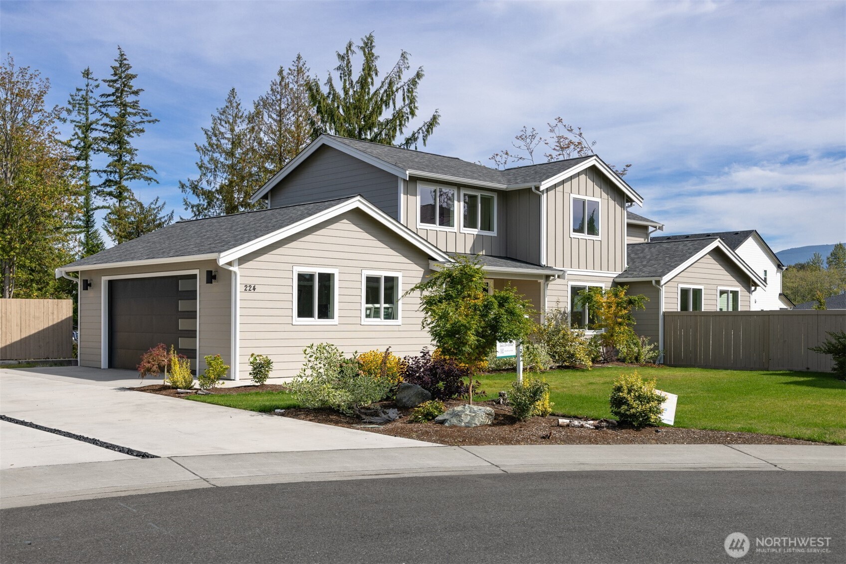 224 N 54th Place Property Photo 1