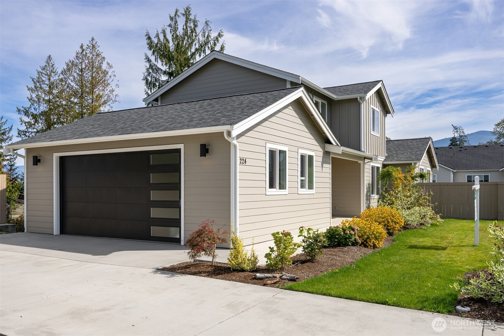 224 N 54th Place Property Photo 3