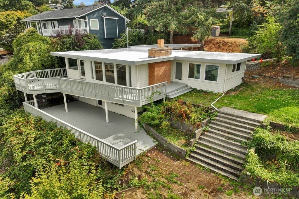 1707 Markham Avenue Property Photo 4