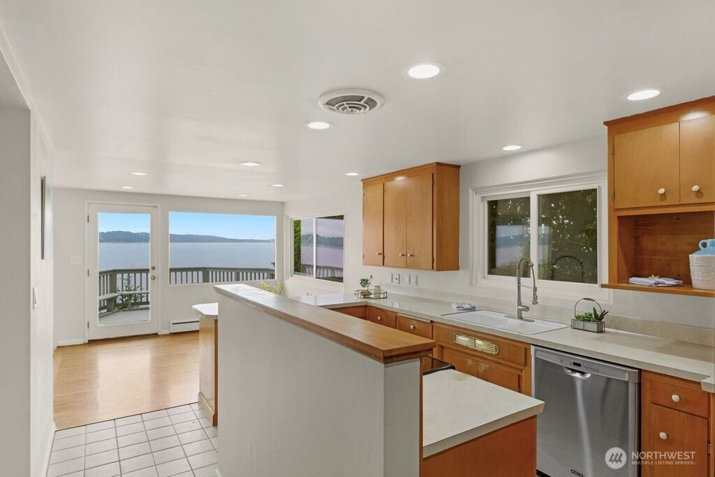 1707 Markham Avenue Property Photo 8