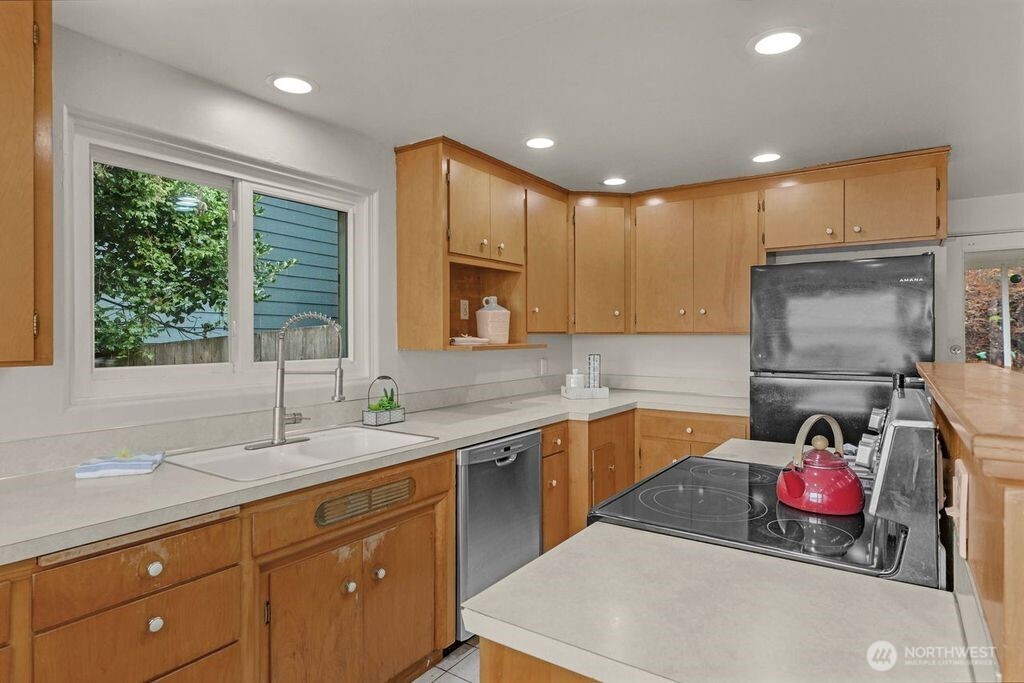 1707 Markham Avenue Property Photo 9