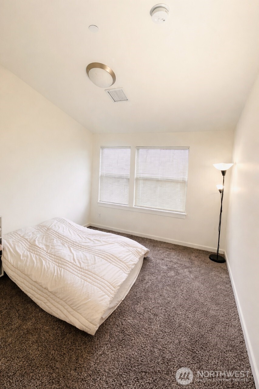 1214 N Northgate Way Property Photo 7