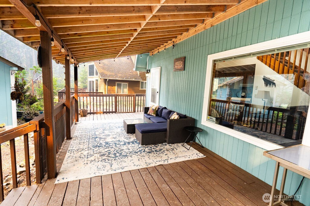 411 N Mt Seattle Way Property Photo 5