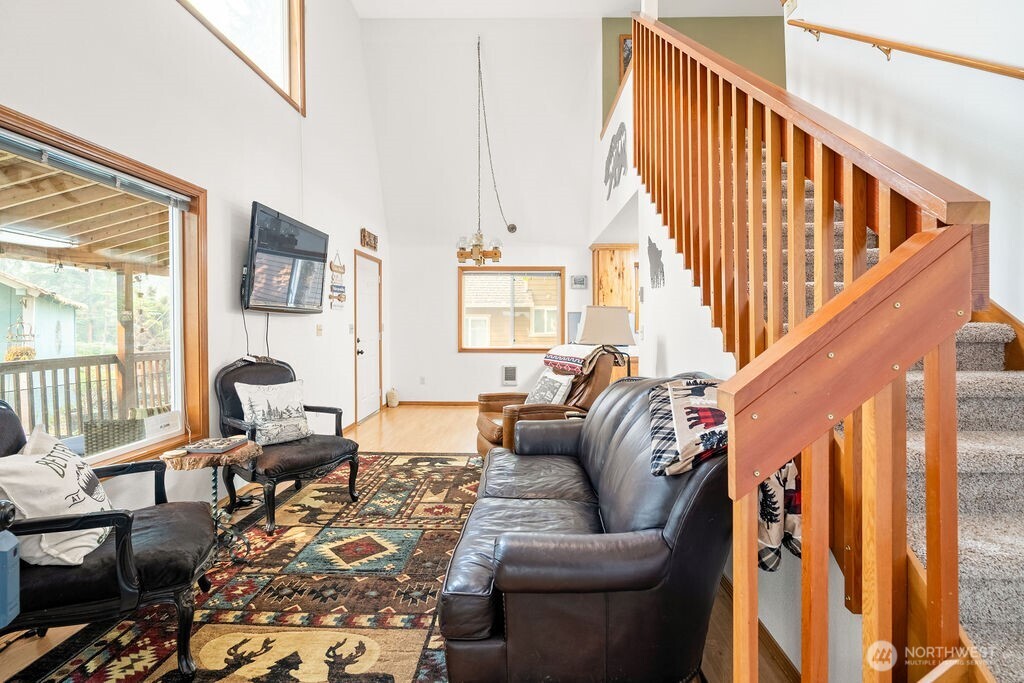 411 N Mt Seattle Way Property Photo 19