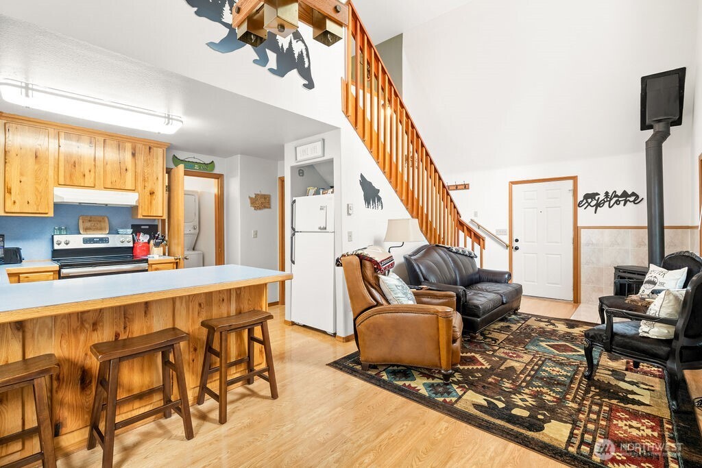 411 N Mt Seattle Way Property Photo 22