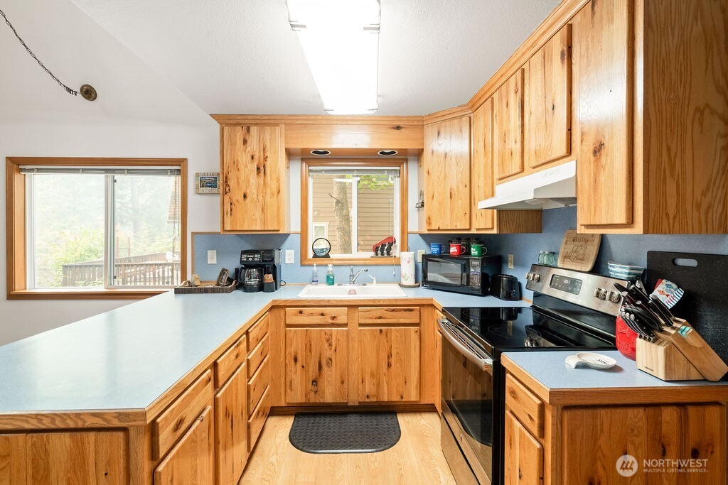 411 N Mt Seattle Way Property Photo 24