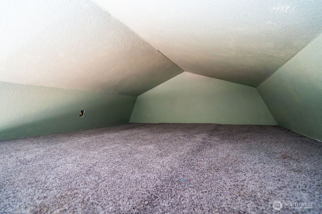 411 N Mt Seattle Way Property Photo 35