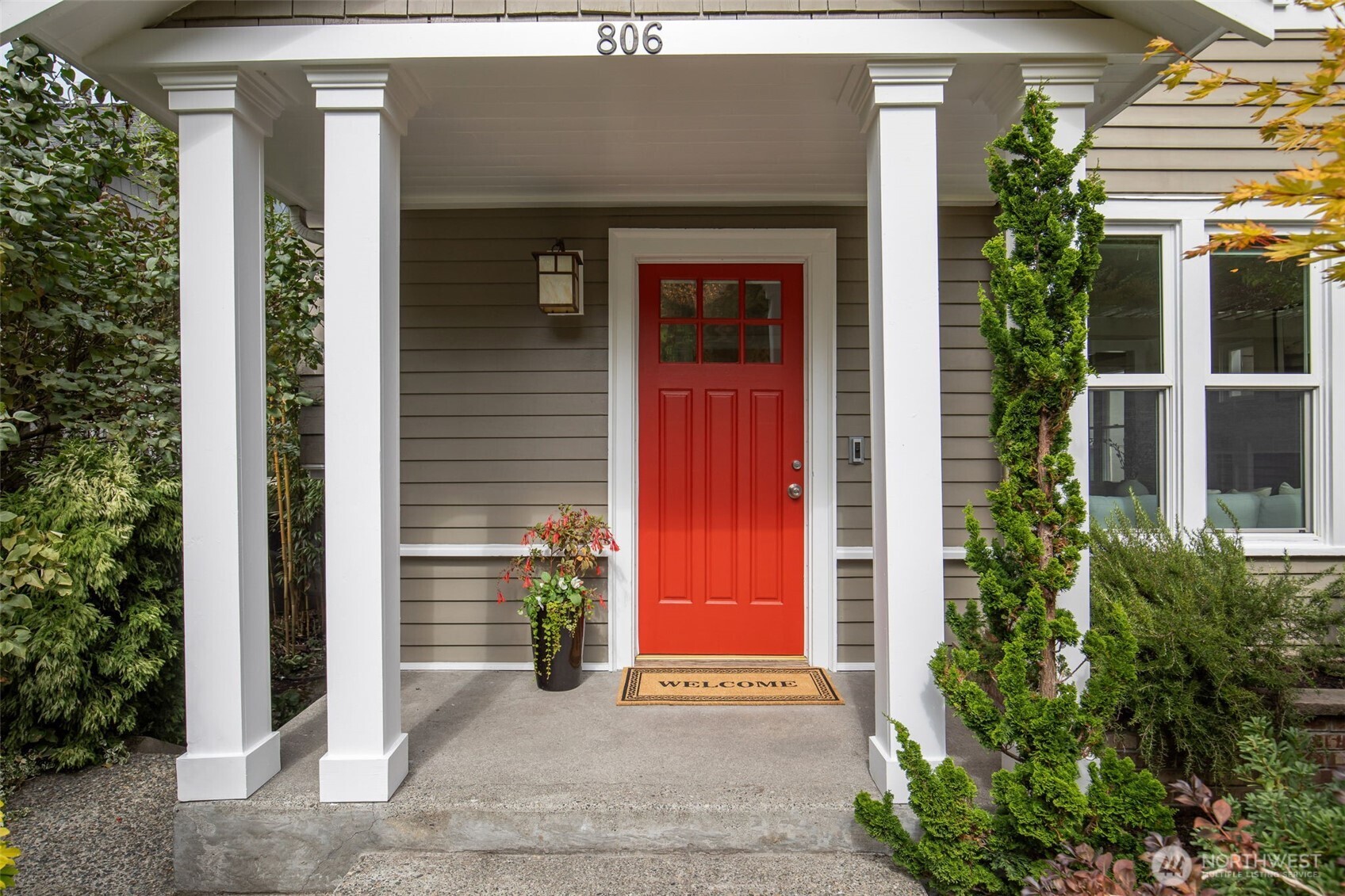 806 W Fulton Street Property Photo 3
