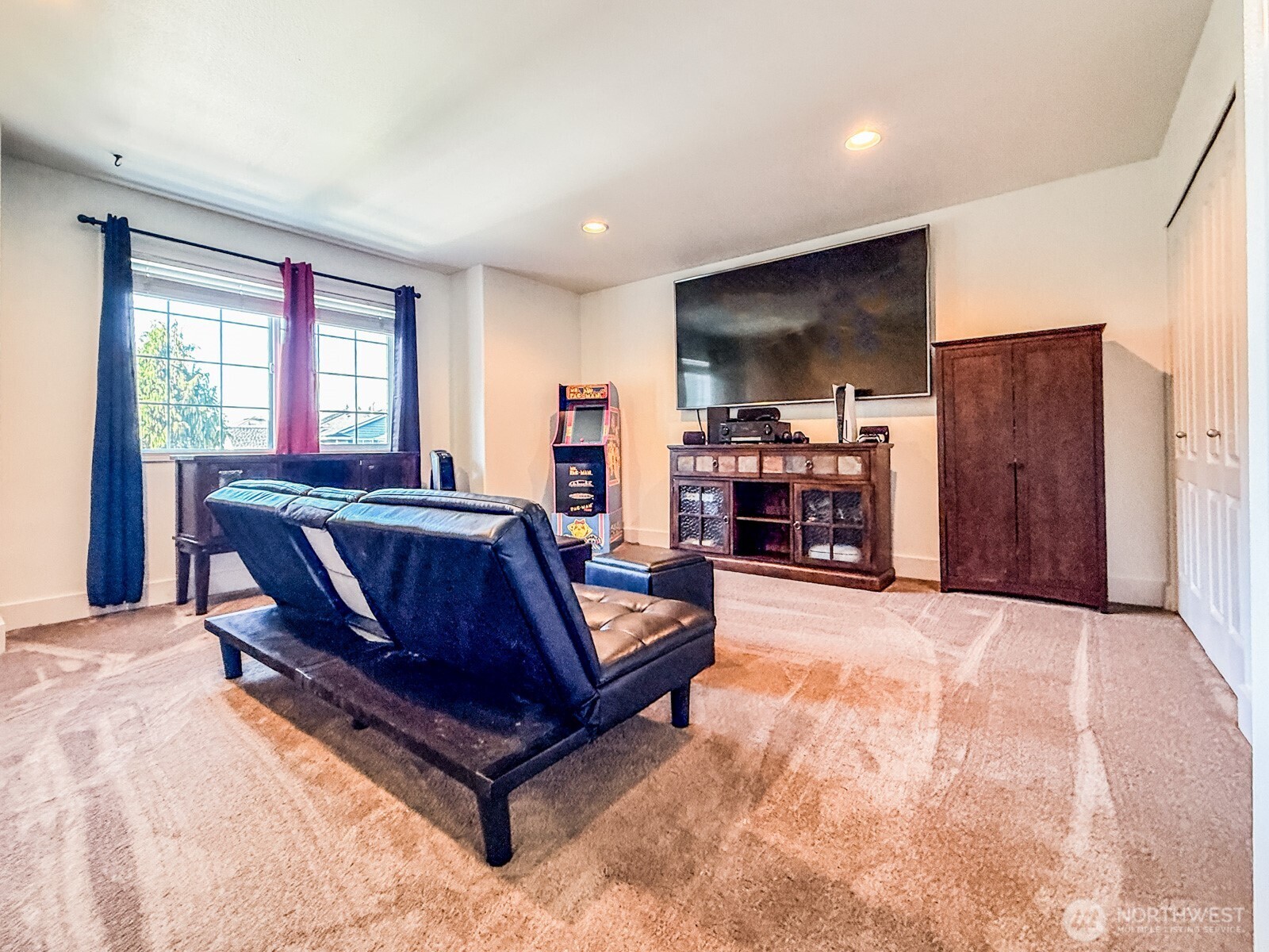 17016 27th Street Property Photo 17
