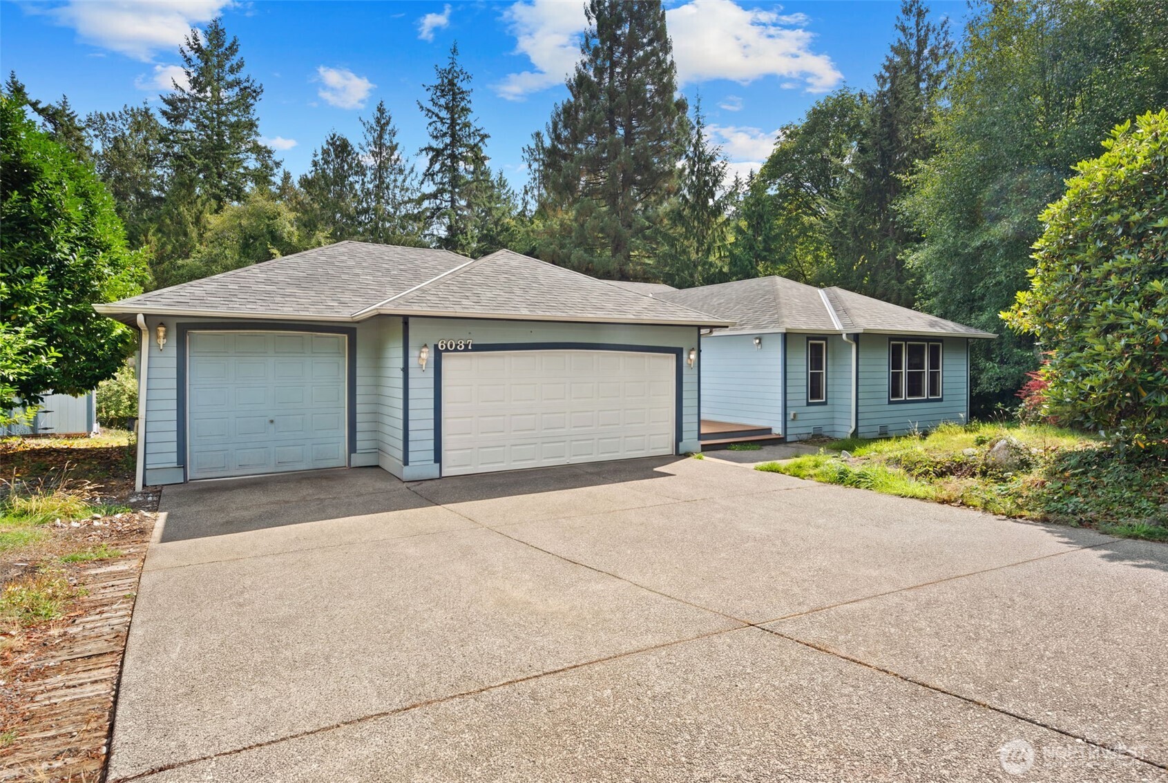 6037 NE Whale Dancer Court Property Photo 1