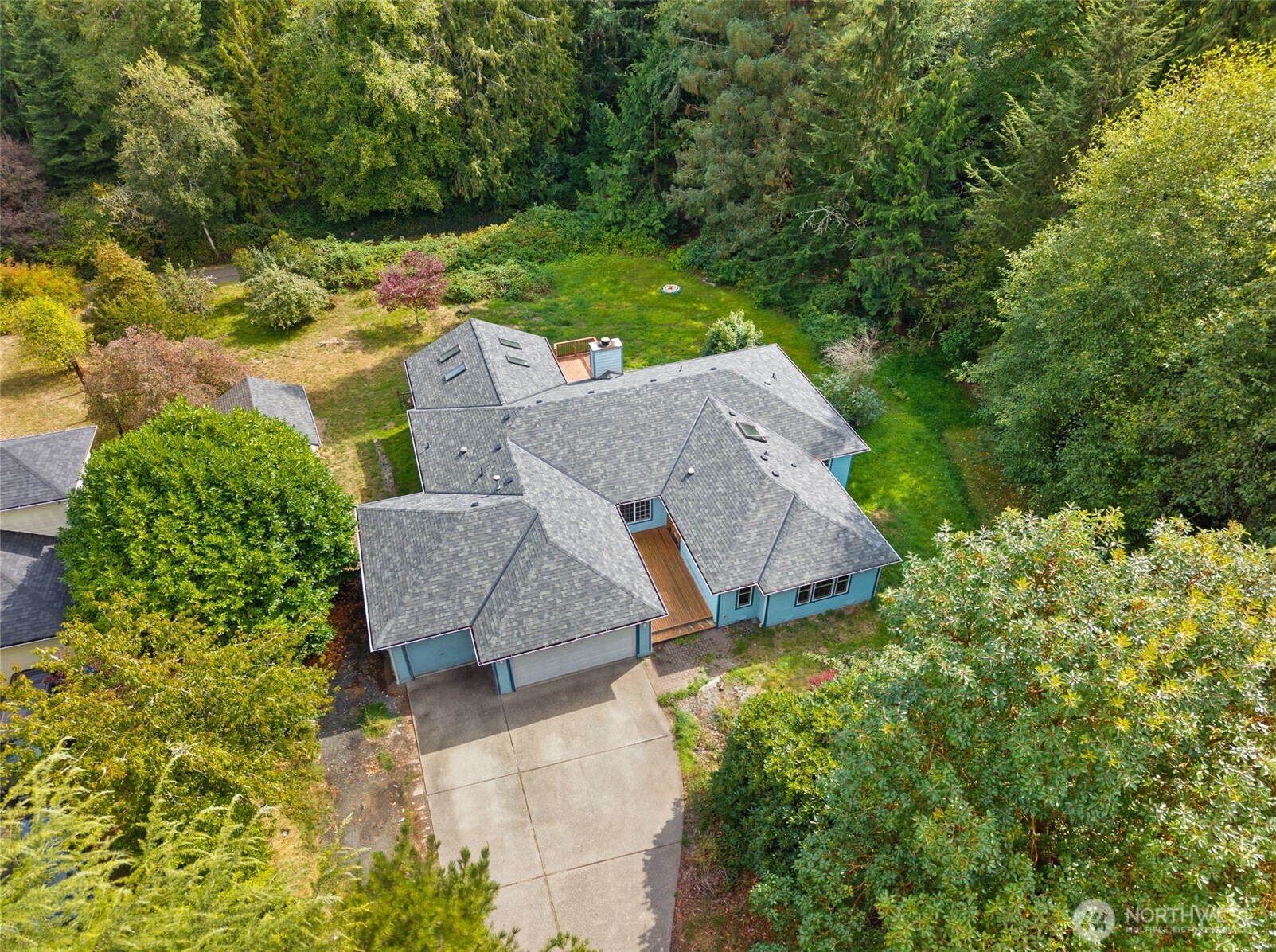 6037 Ne Whale Dancer Court Property Photo 4