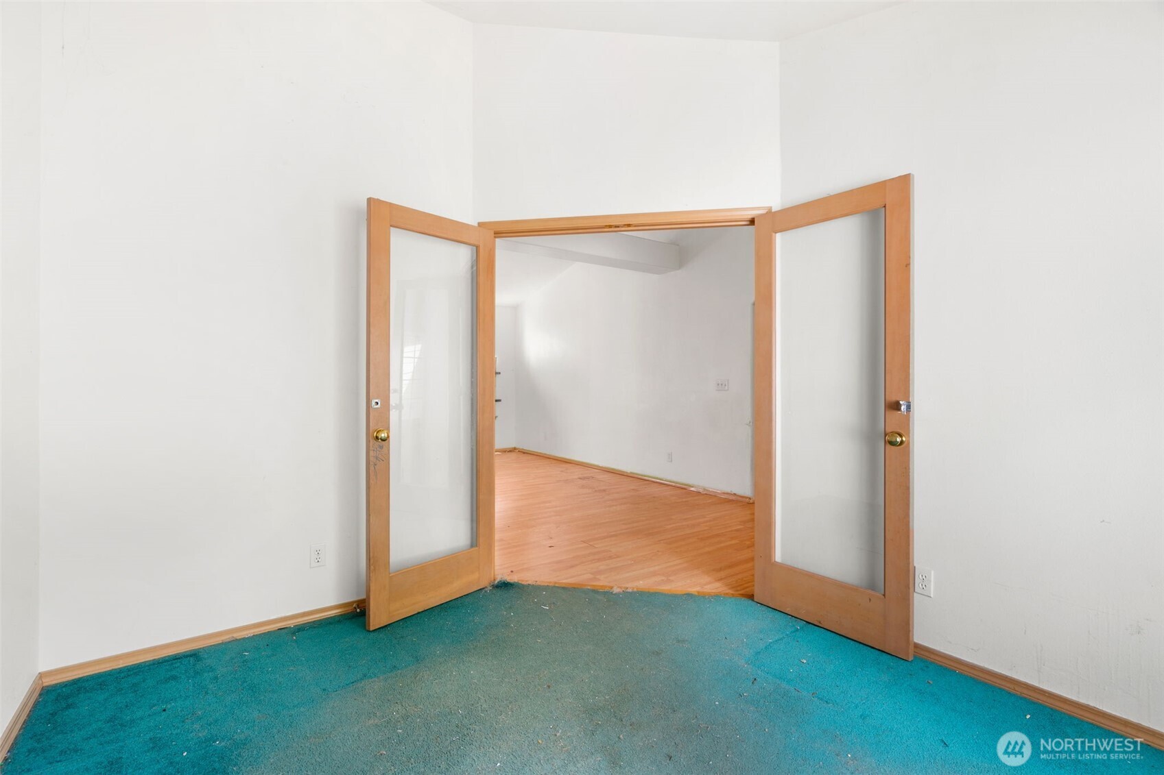 6037 Ne Whale Dancer Court Property Photo 9