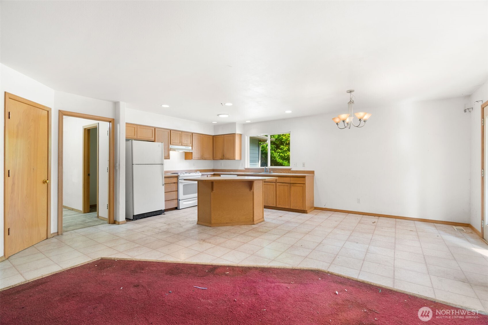 6037 Ne Whale Dancer Court Property Photo 11
