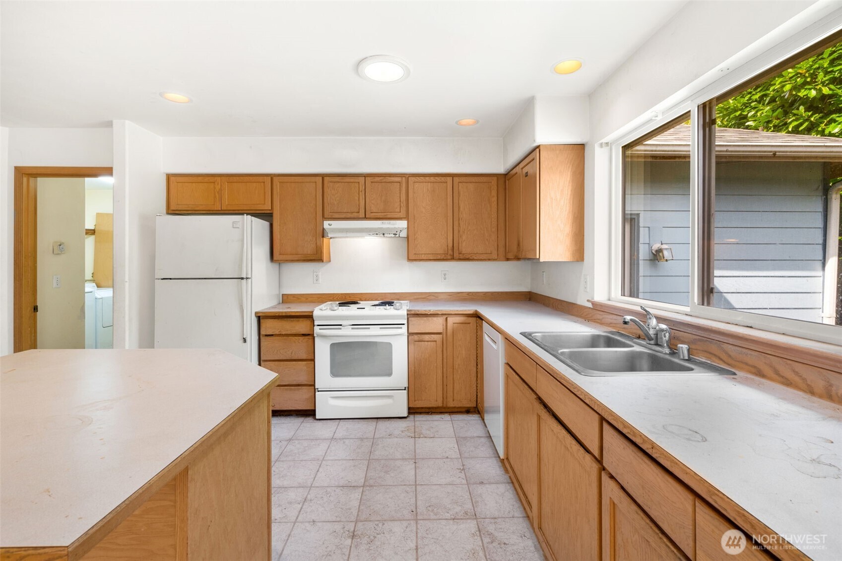 6037 Ne Whale Dancer Court Property Photo 14