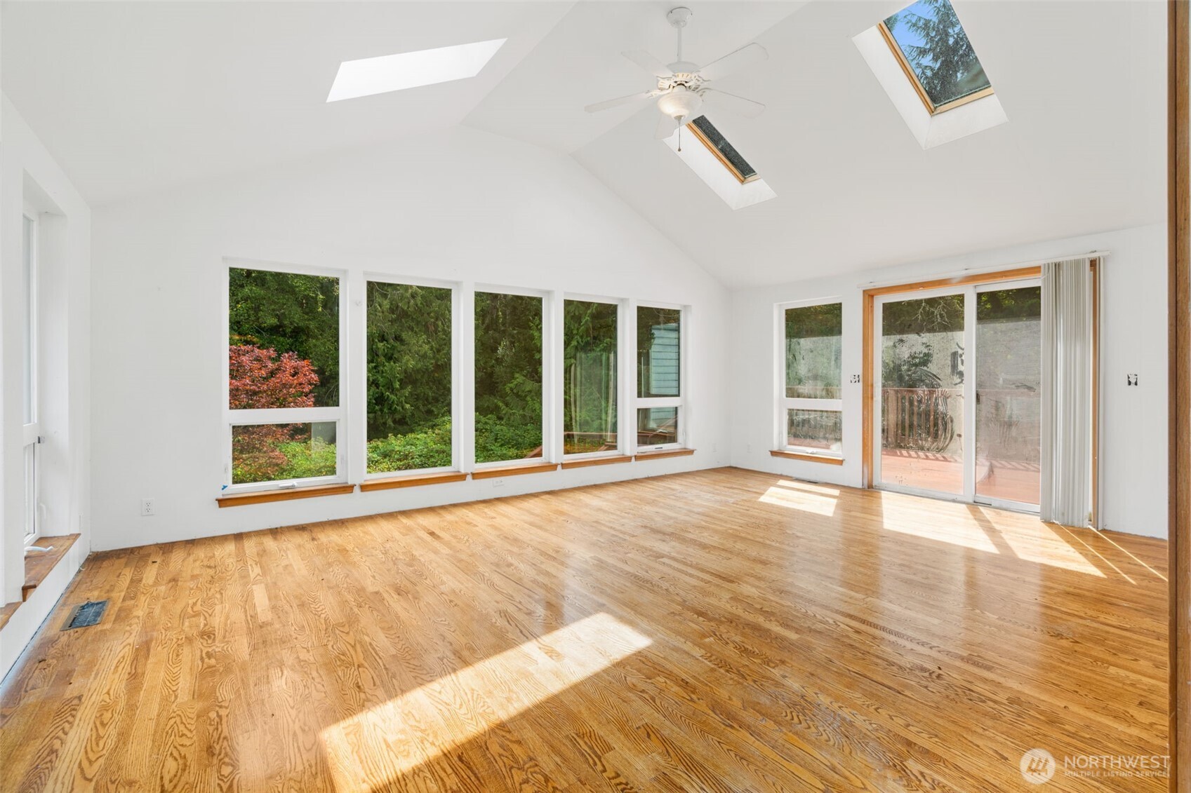 6037 Ne Whale Dancer Court Property Photo 16