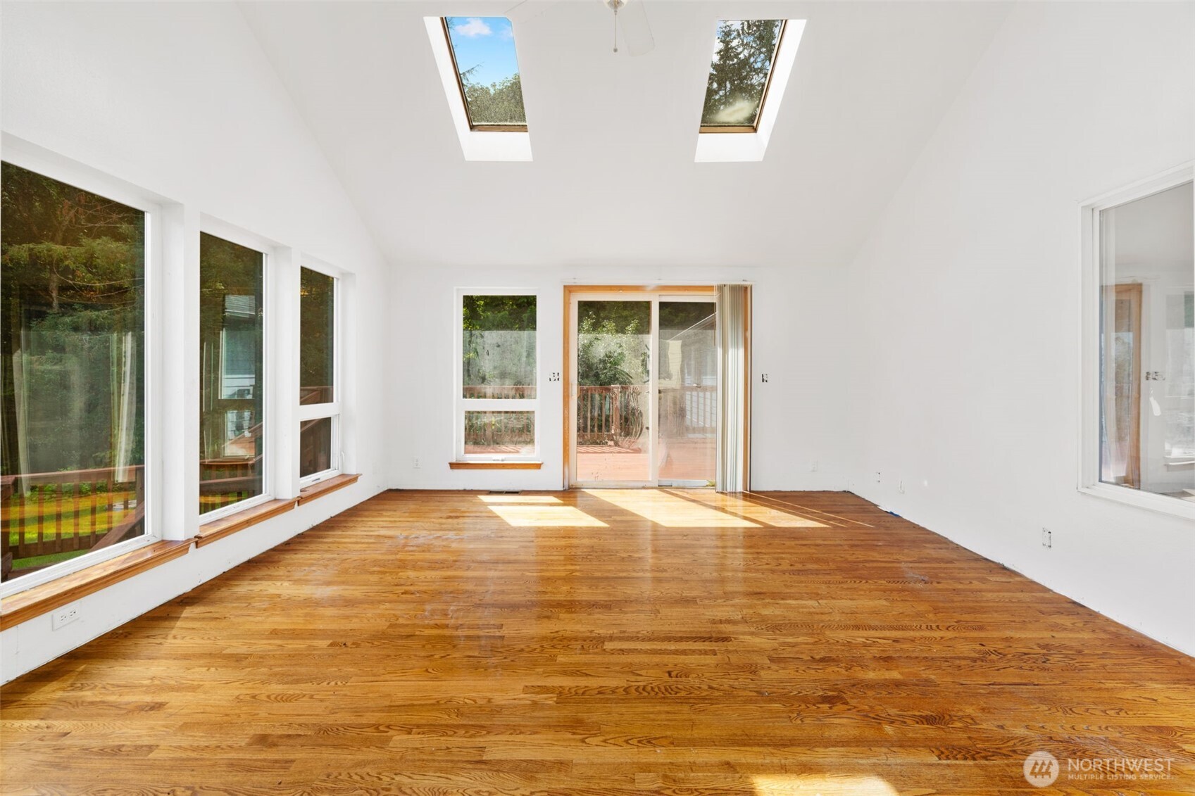6037 Ne Whale Dancer Court Property Photo 17
