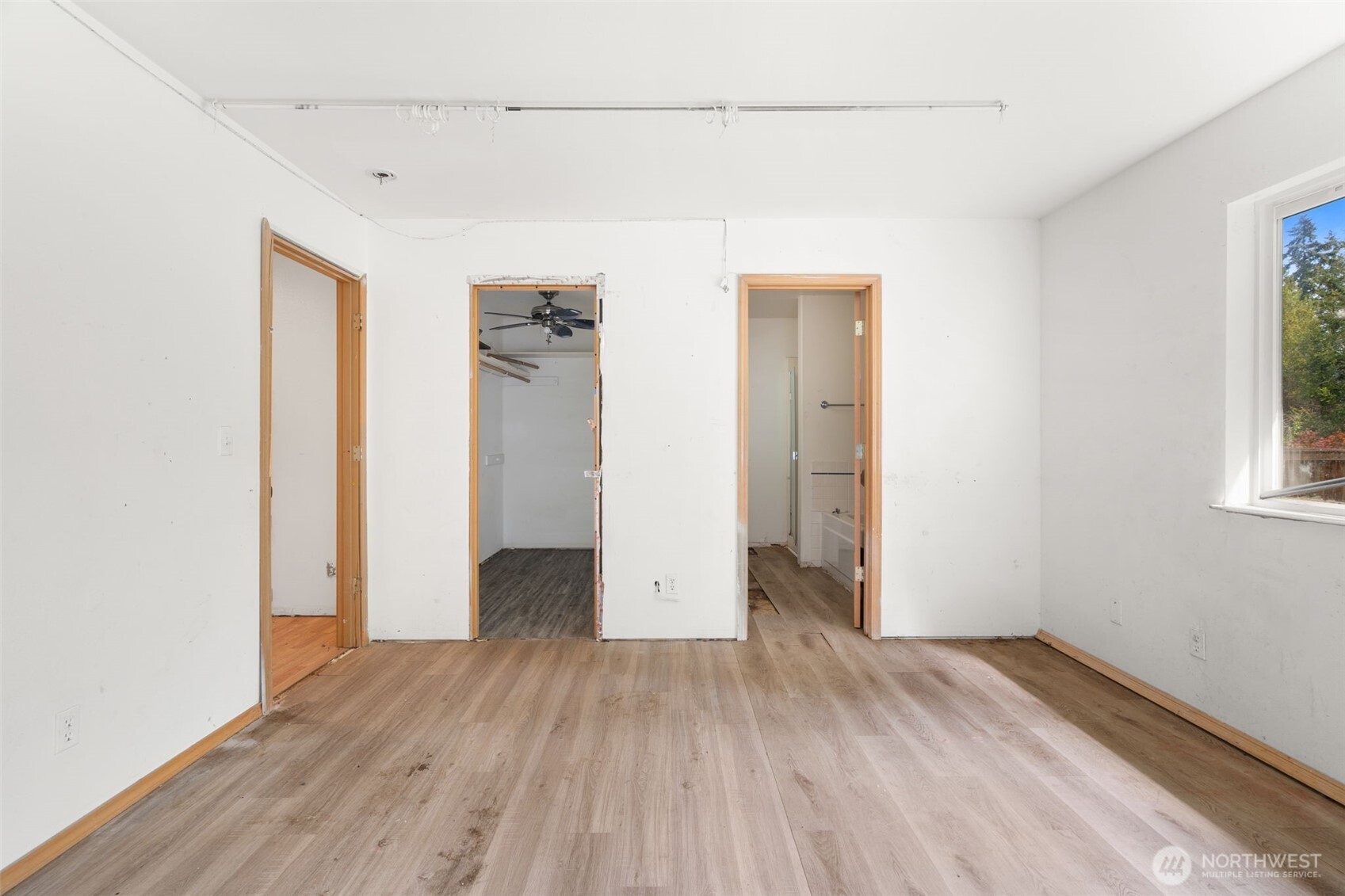 6037 Ne Whale Dancer Court Property Photo 24