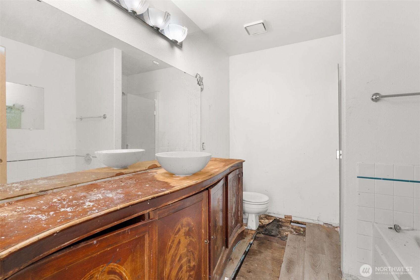 6037 Ne Whale Dancer Court Property Photo 25