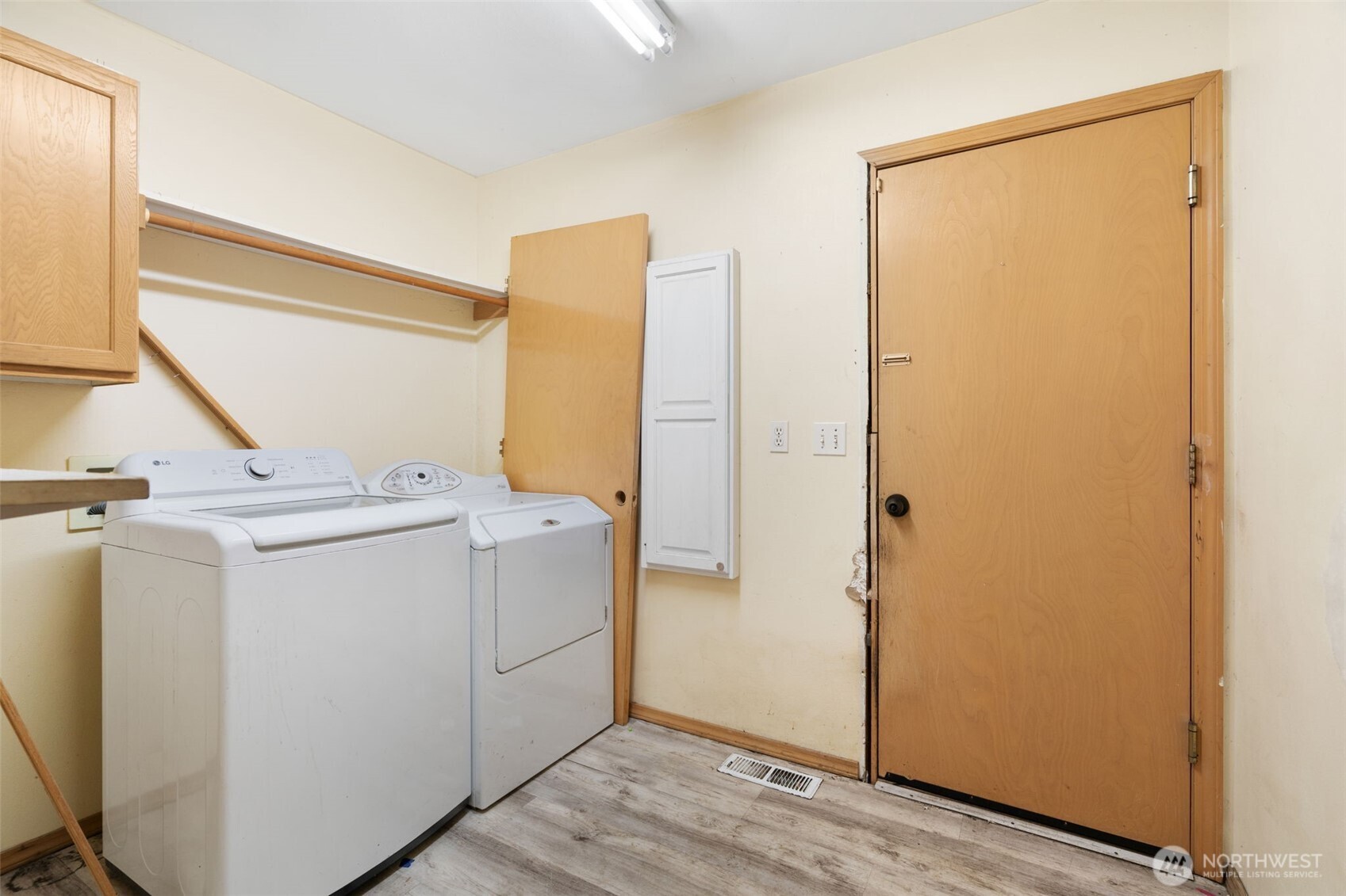 6037 Ne Whale Dancer Court Property Photo 40