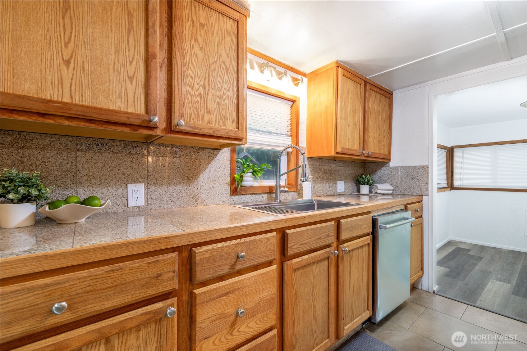 617 W H Street Property Photo 10