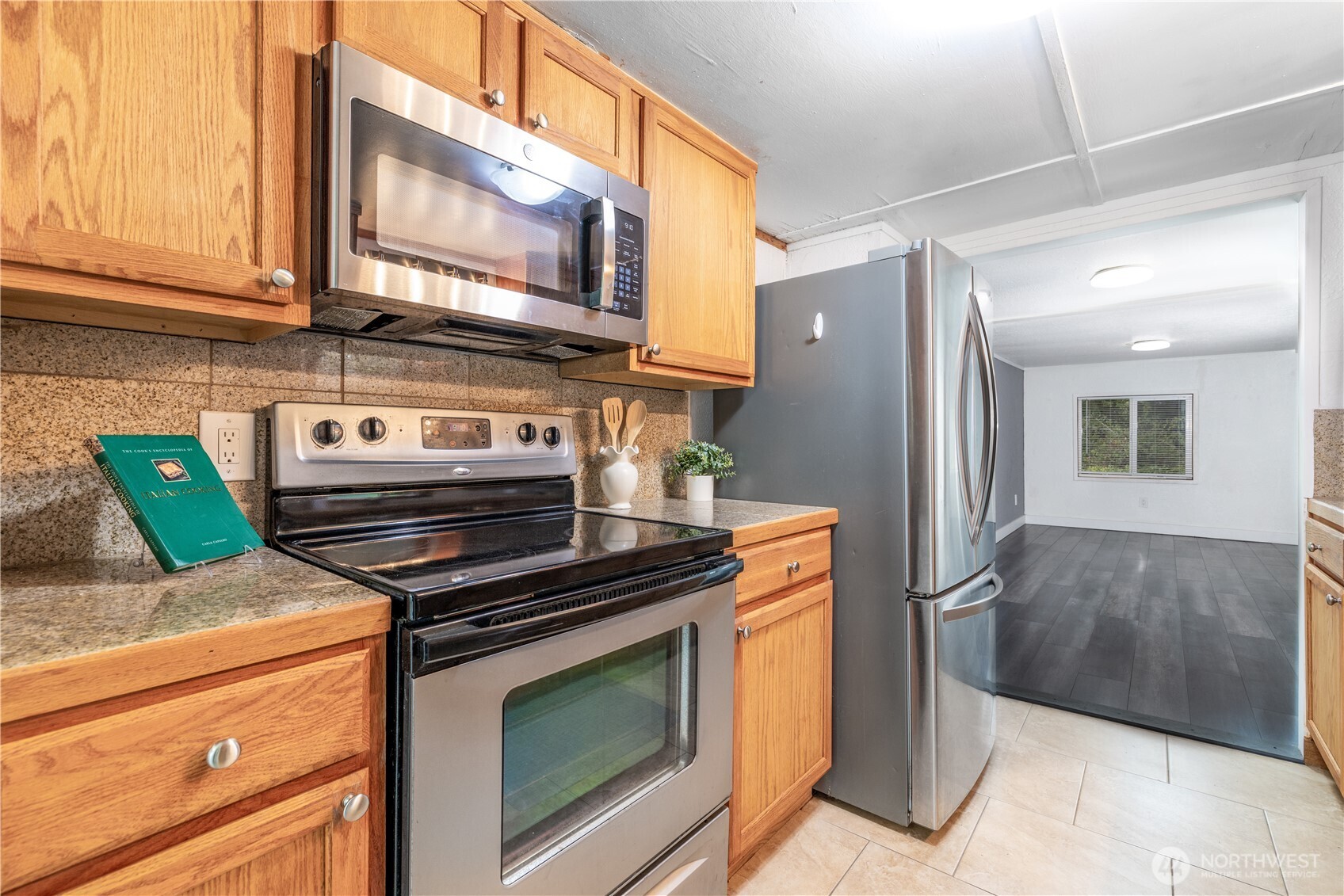 617 W H Street Property Photo 11