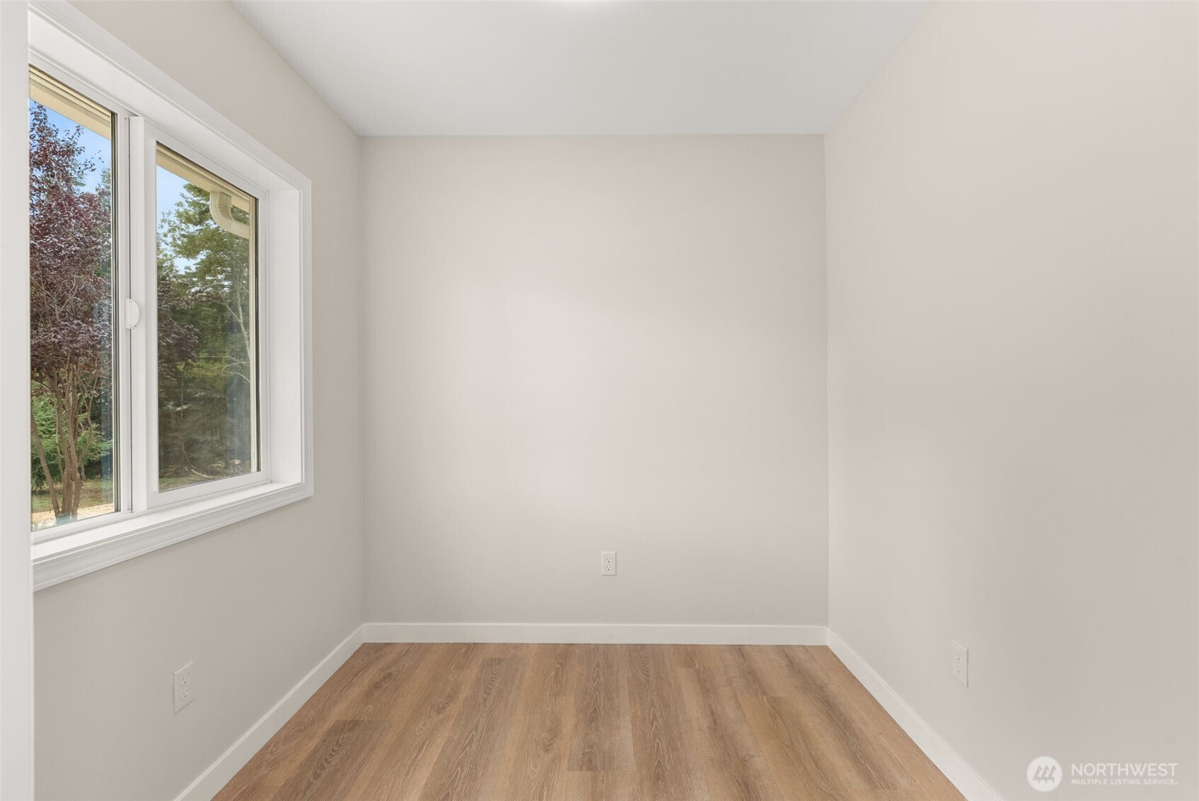860 Ludington Avenue Property Photo 10