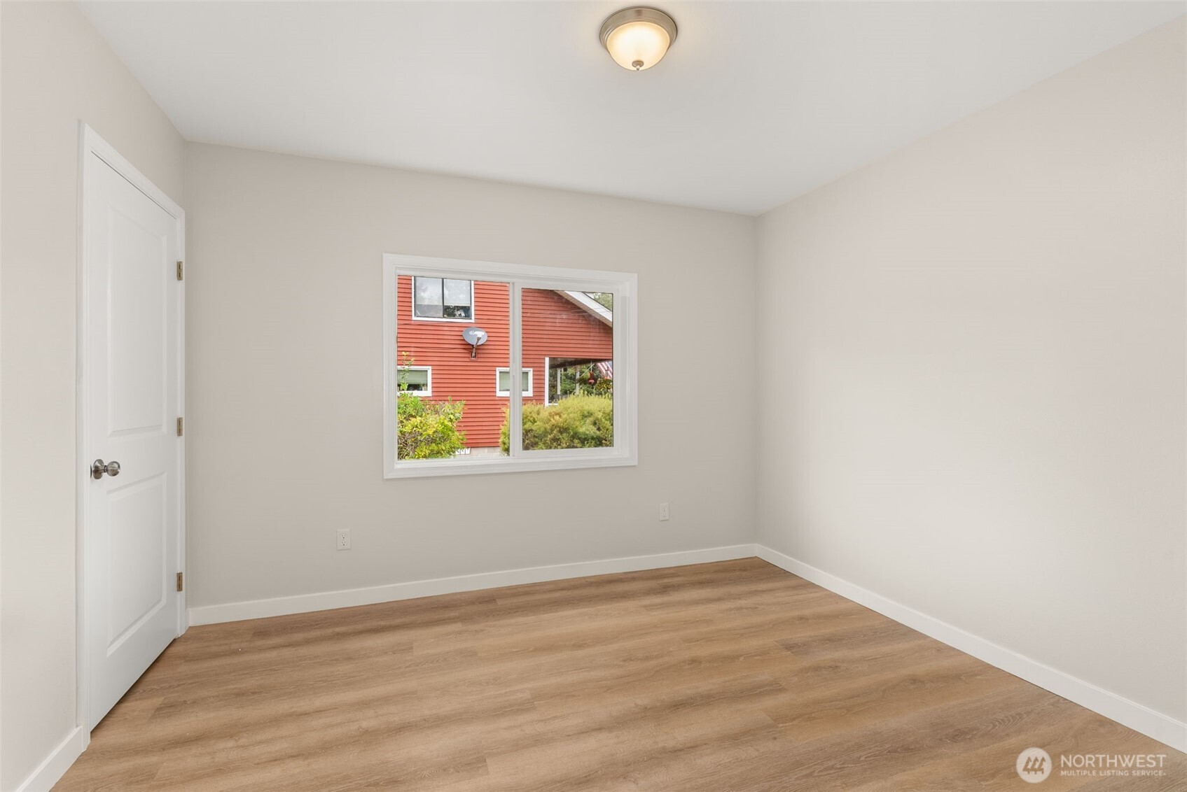 860 Ludington Avenue Property Photo 11