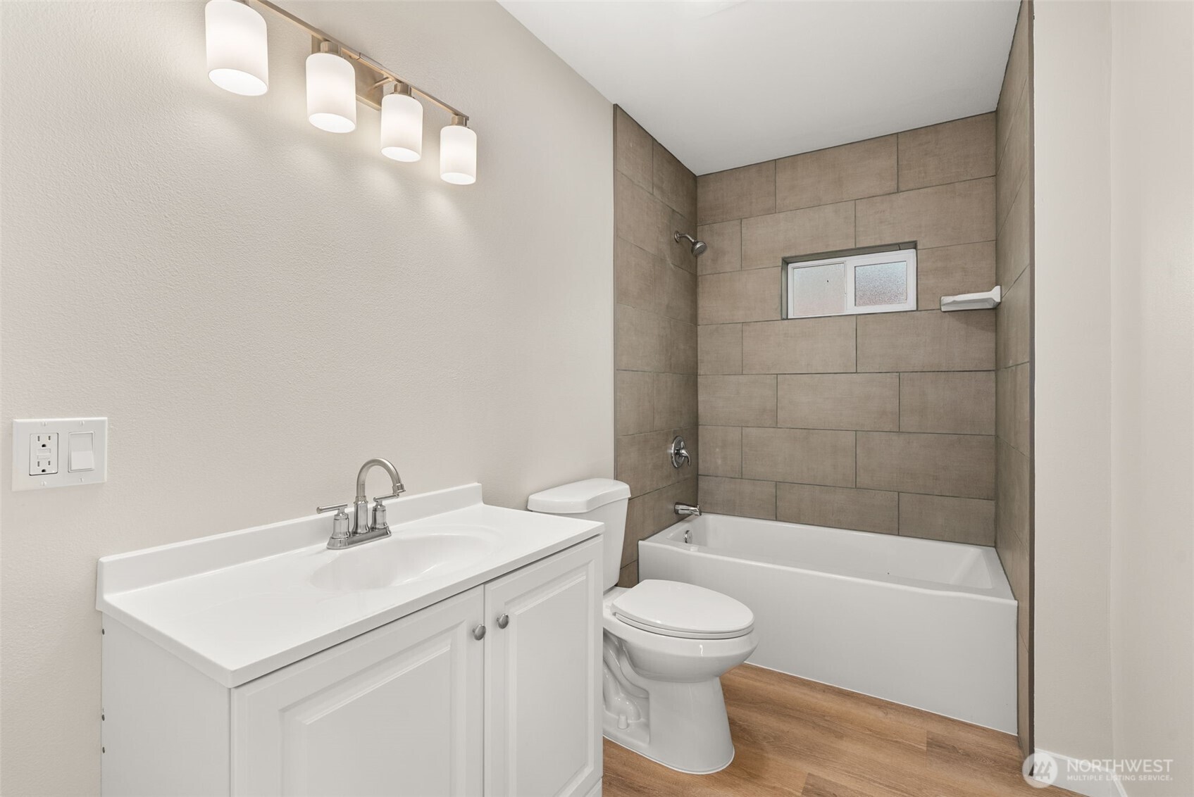 860 Ludington Avenue Property Photo 12
