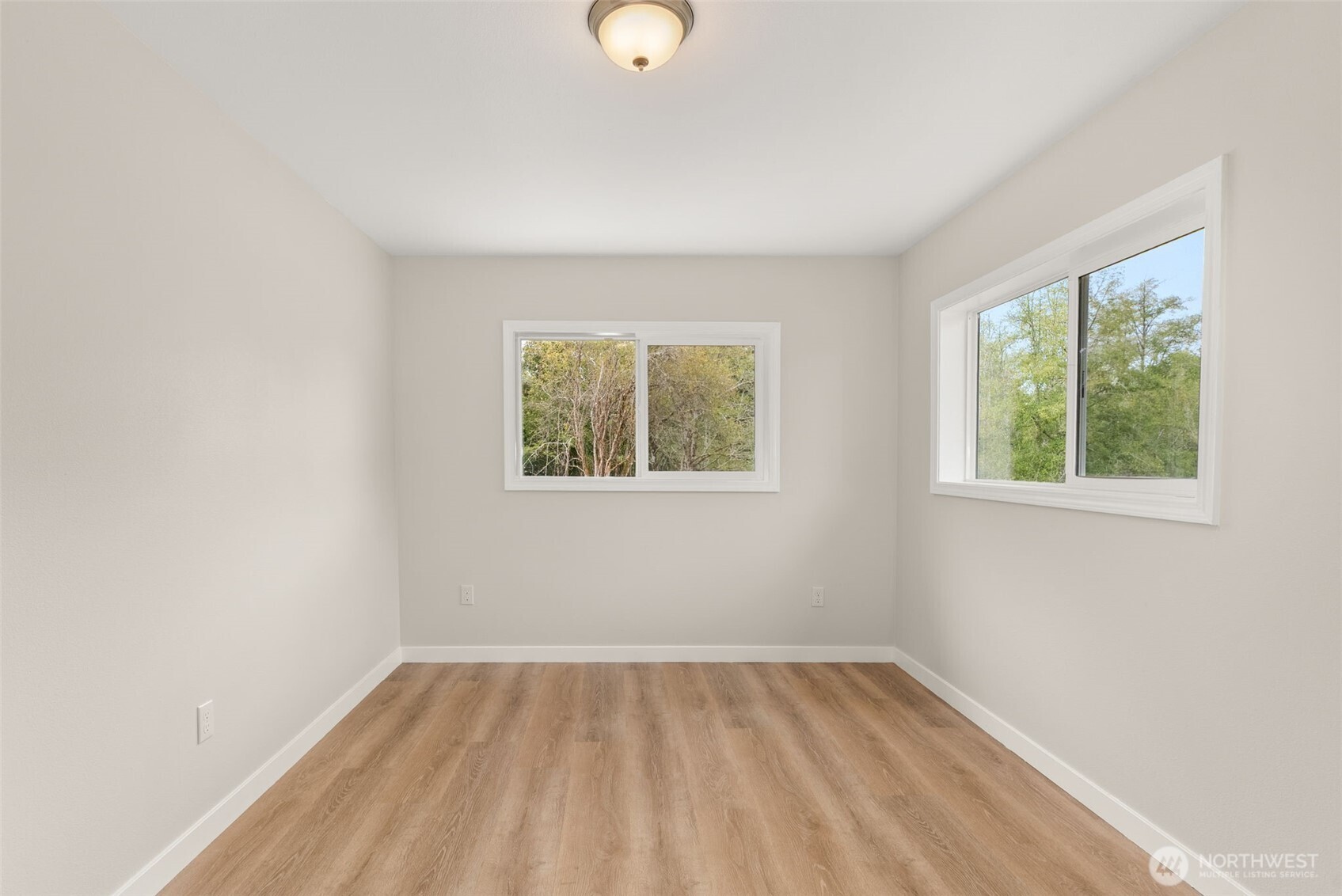 860 Ludington Avenue Property Photo 15