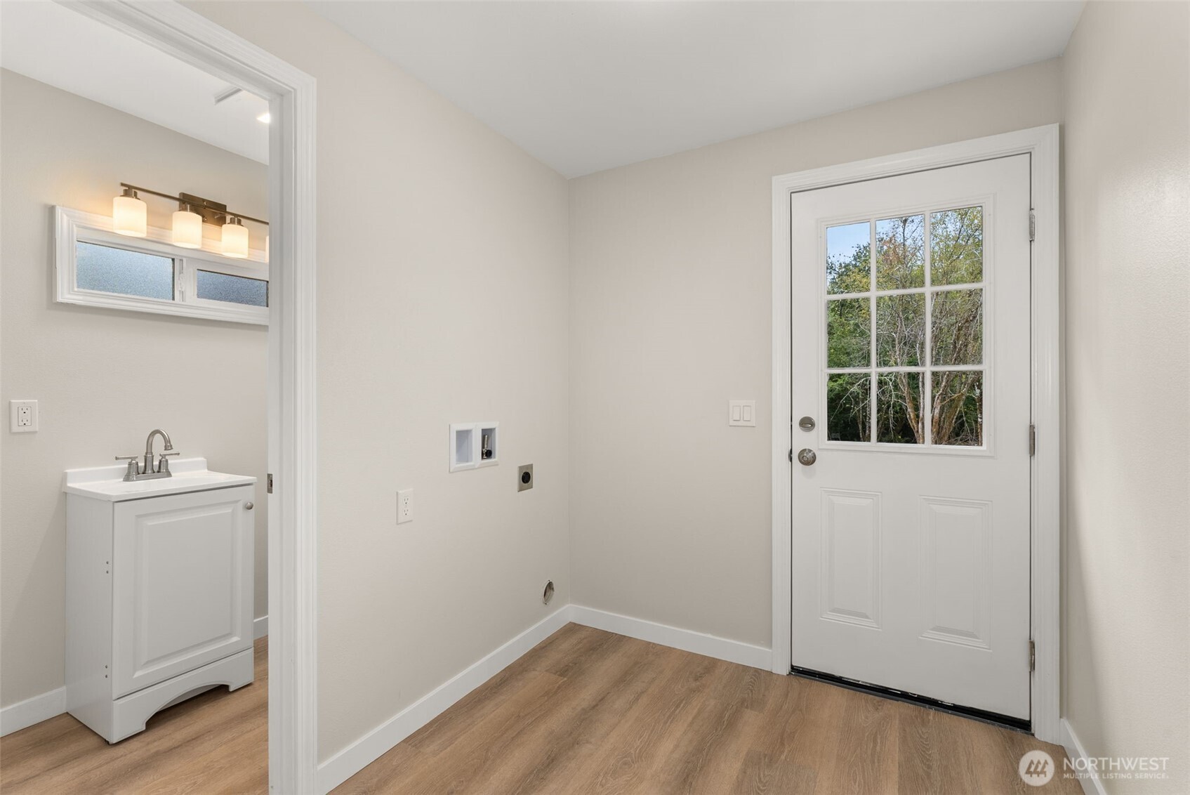 860 Ludington Avenue Property Photo 17