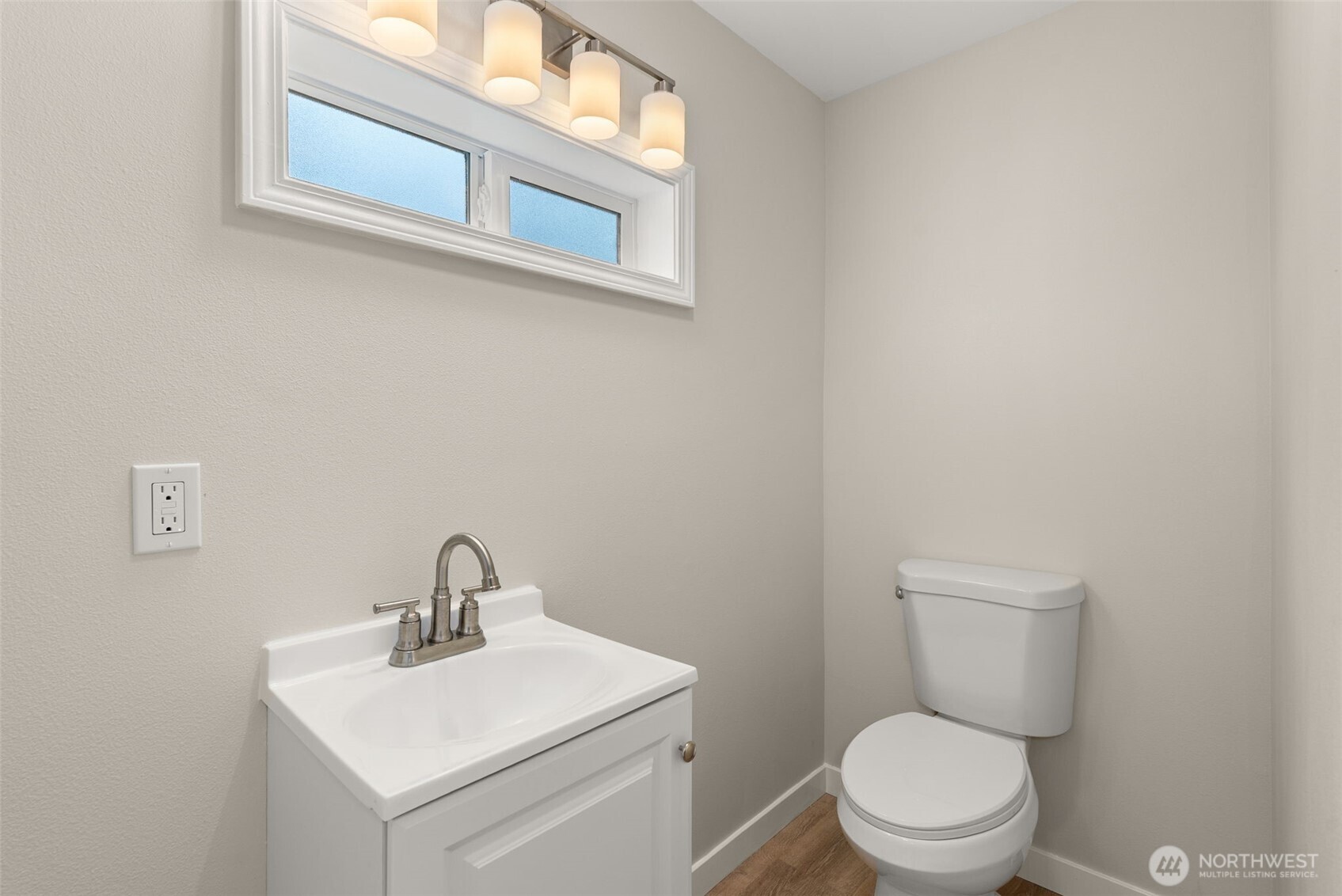 860 Ludington Avenue Property Photo 18