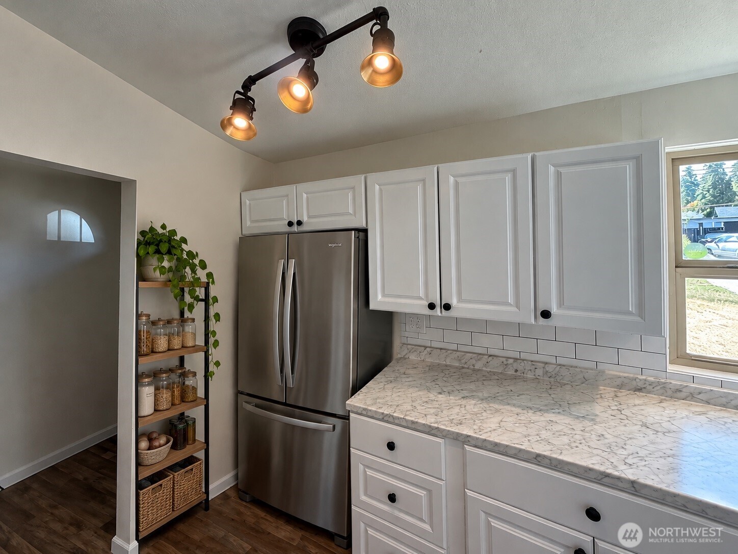 9015 Hipkins Road Property Photo 4