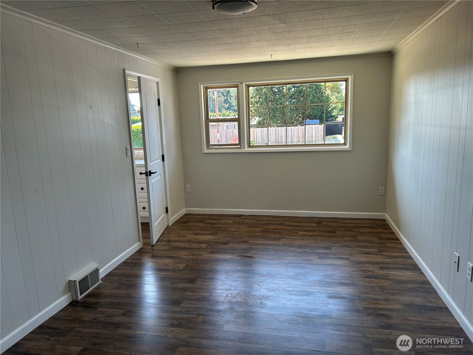 9015 Hipkins Road Property Photo 12