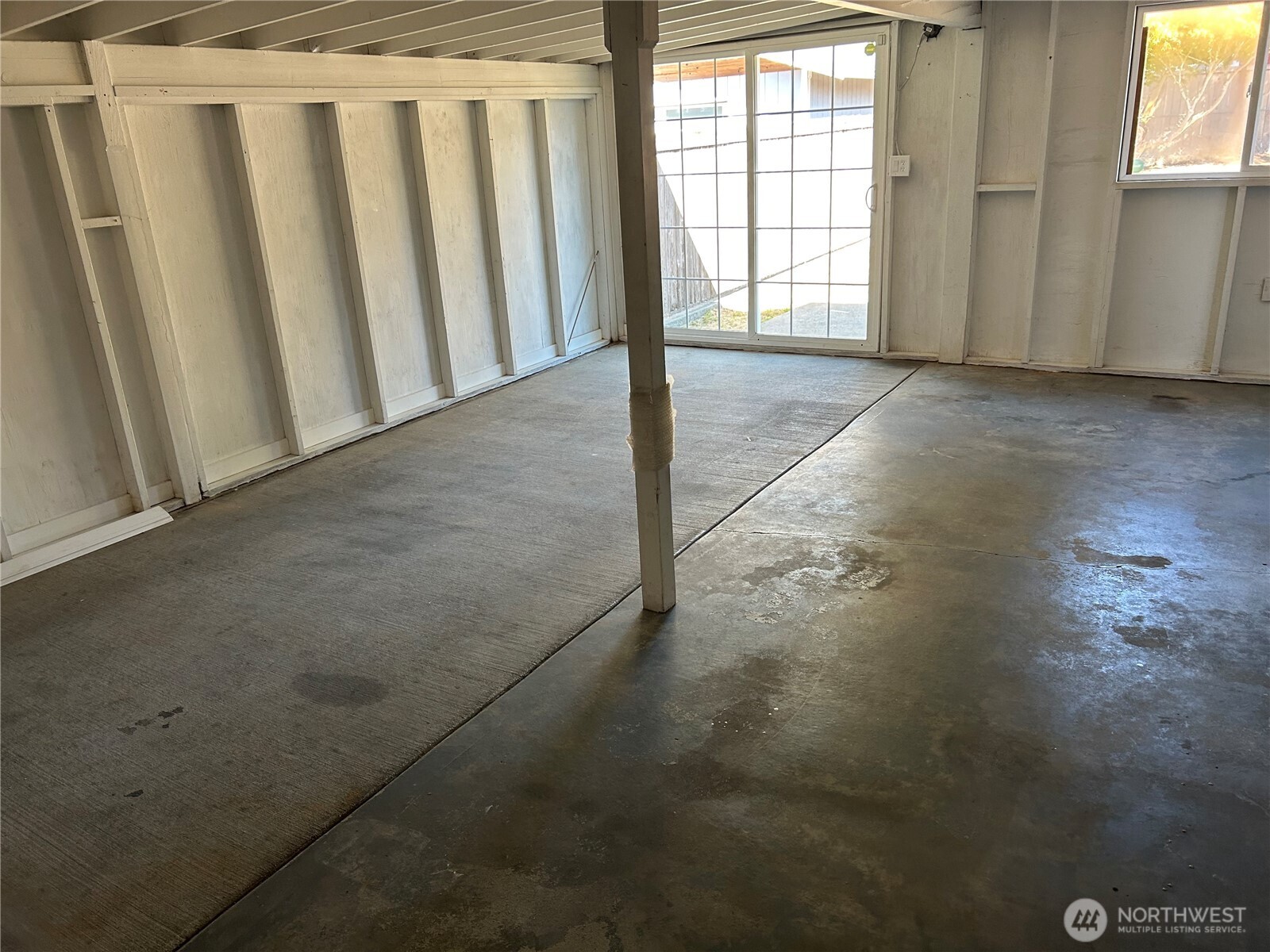 9015 Hipkins Road Property Photo 16