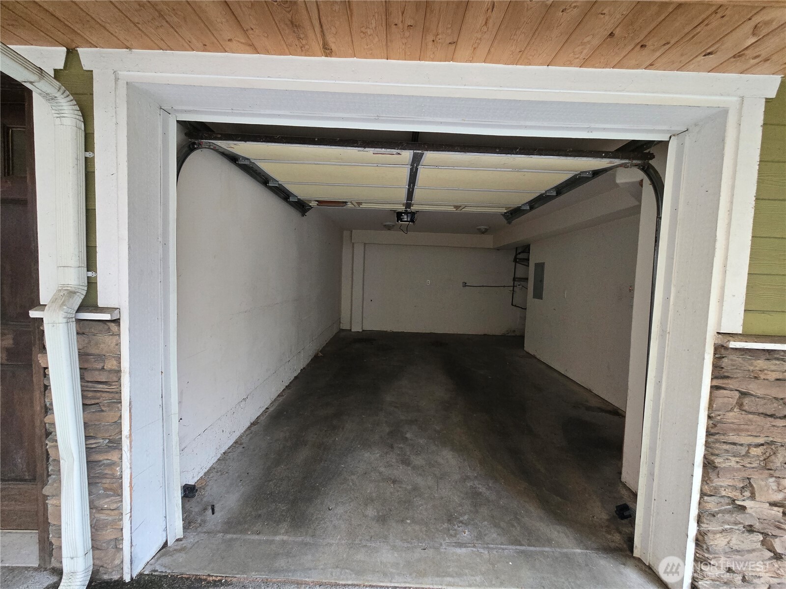 6819 Weedin Place Property Photo 15