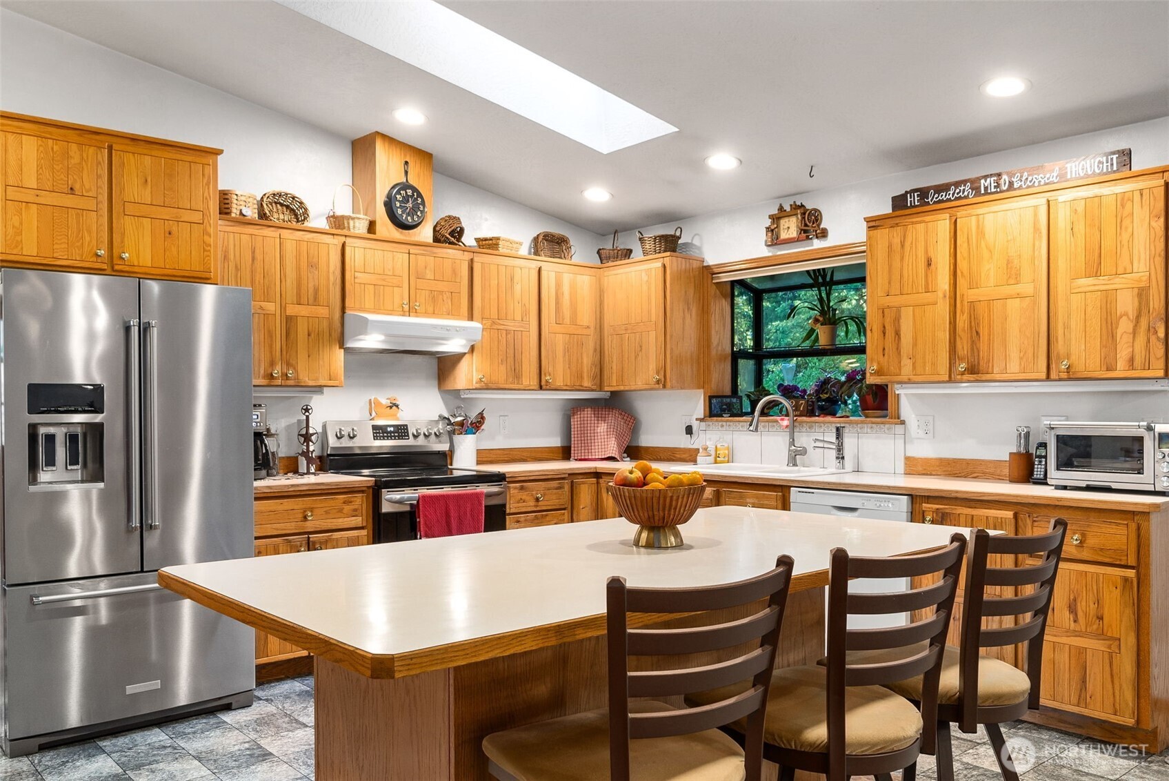 17104 Old Highway 99 Property Photo 4