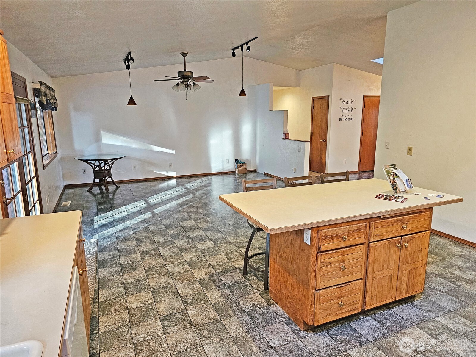 17104 Old Highway 99 Property Photo 5